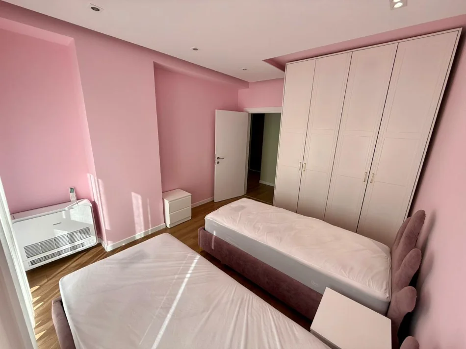 Tirane, jepet me qera apartament 2+1 Kati 5, 90 m² 500 € (UNIVERS CITY)