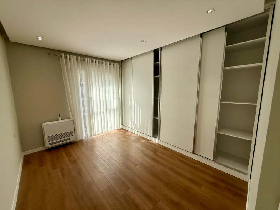 Tirane, jepet me qera apartament 2+1 Kati 5, 90 m² 500 € (UNIVERS CITY)