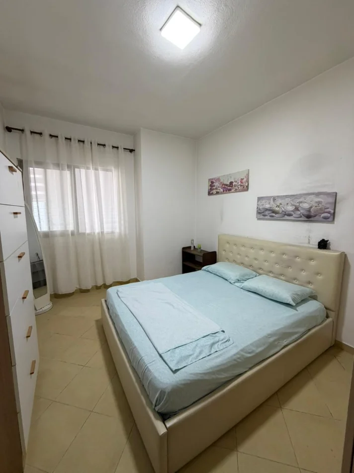 Tirane, jepet me qera apartament 2+1 Kati 1, 80 m² 500 € (Rruga Tom Plezha)