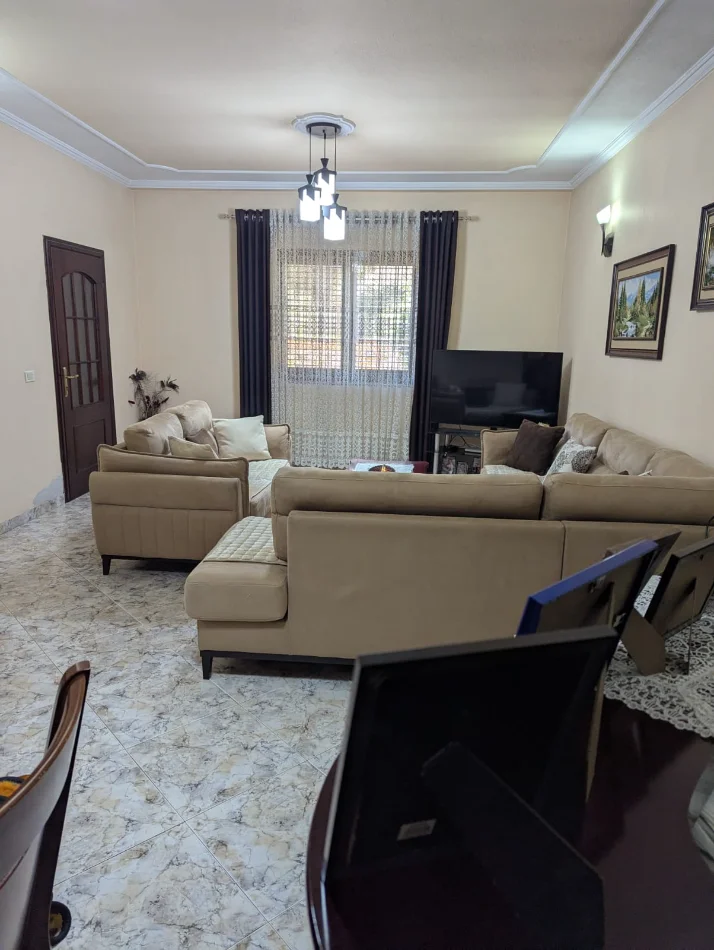 Tirane, shitet Vile 3 Katshe Kati 3, 280 m² 520.000 € (don bosko)