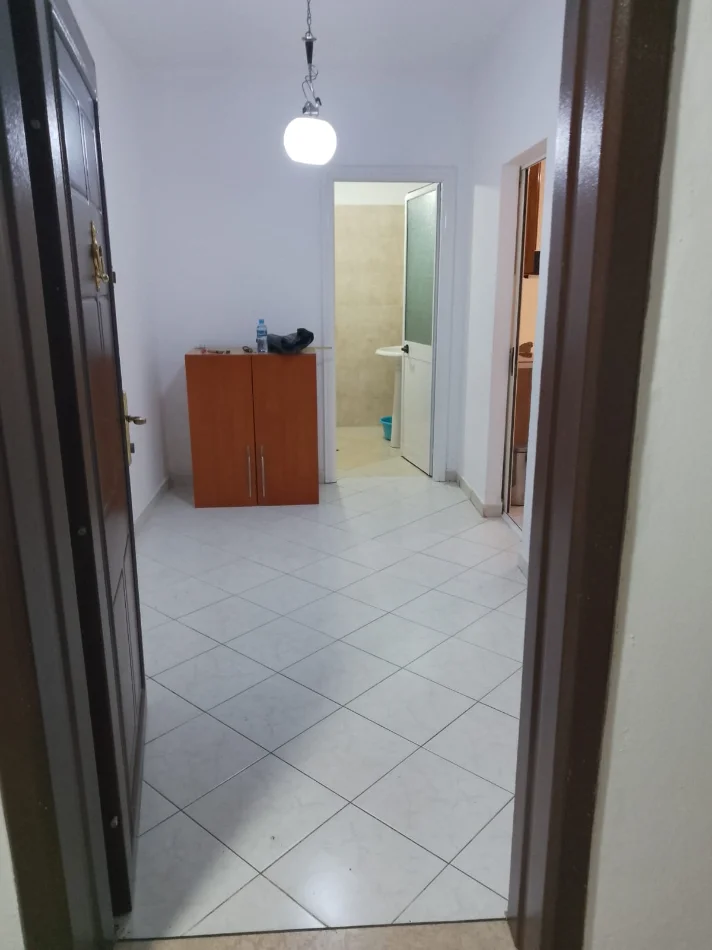🏡 JEPET ME QERA APARTAMENT 1+1 TEK PARKU TEK  RRUGA E KAVAJËS , 400 Eur
