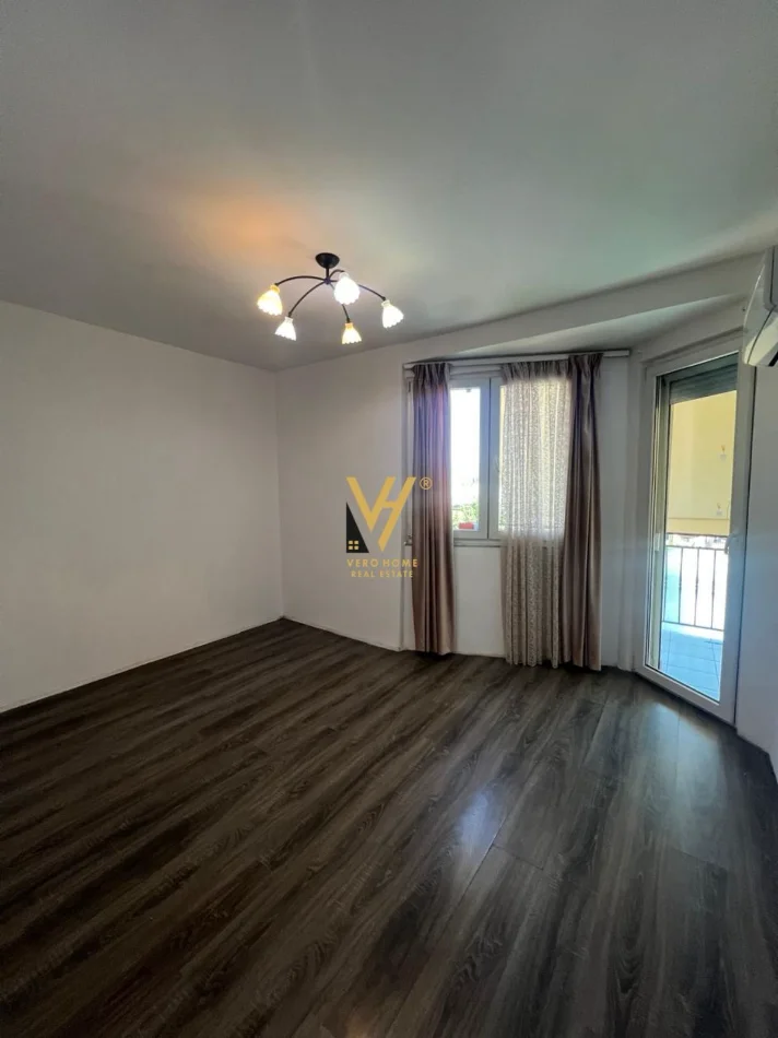 Tirane, shitet apartament 2+1+Ballkon Kati 6, 82 m² 195.000 € (ISH FUSHA E AVIACIONIT)