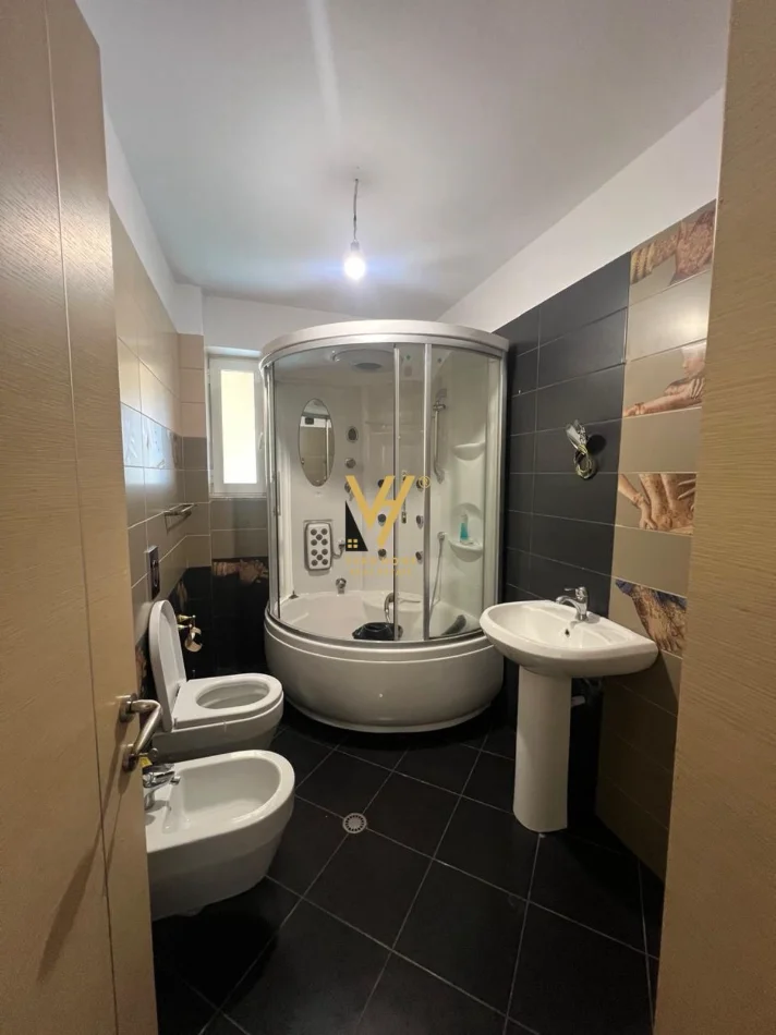 Tirane, shitet apartament 2+1+Ballkon Kati 6, 82 m² 195.000 € (ISH FUSHA E AVIACIONIT)