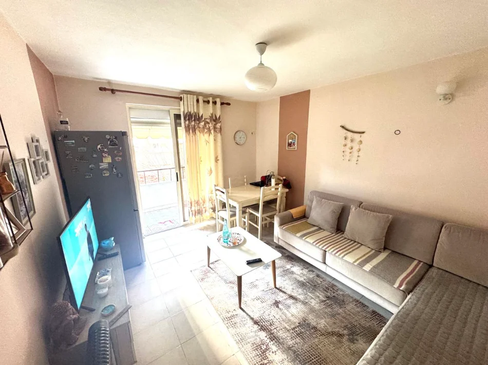 Tirane, shitet nga Pronari, pa-komision apartament 2+1+Aneks+Ballkon Kati 3, 65 m² 289.000 € (Rr. Ibrahim Rugova)