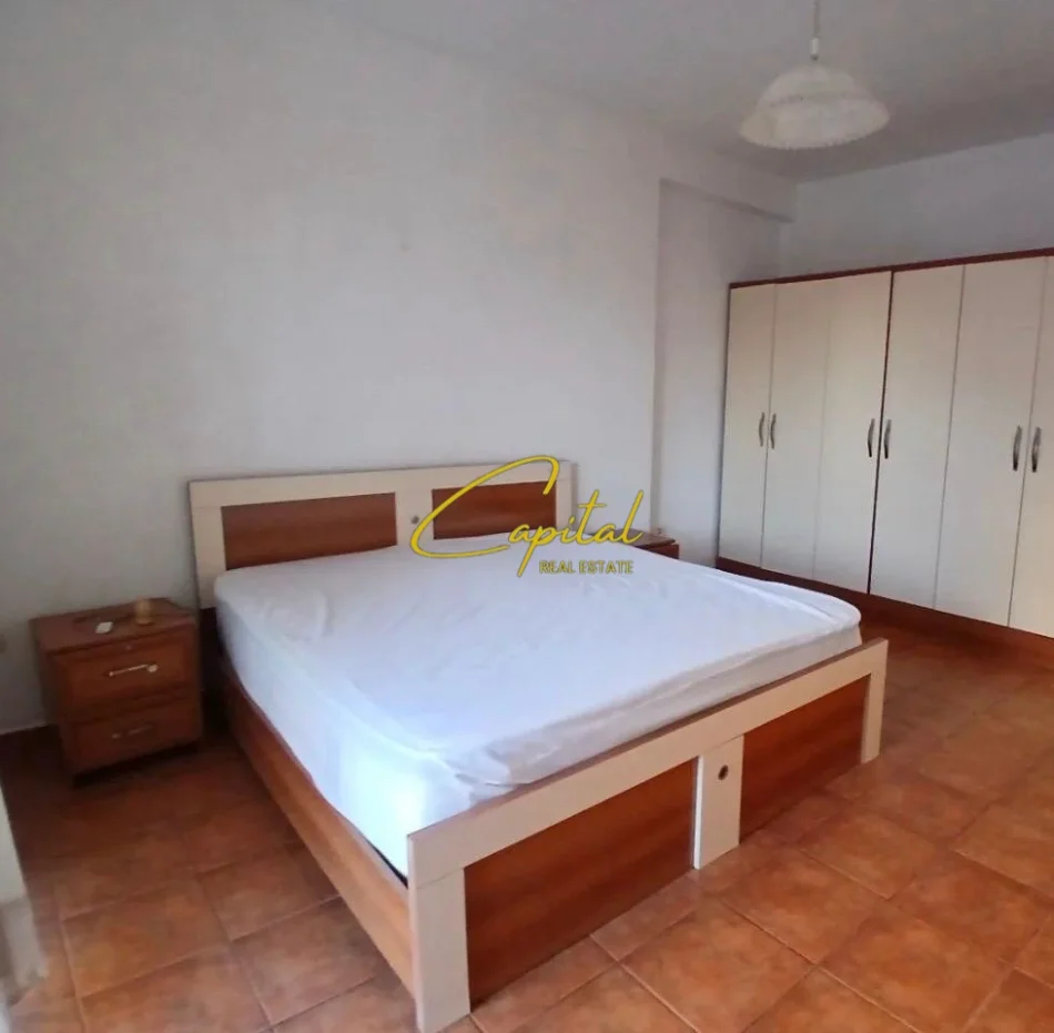 Tirane, jepet me qera apartament 1+1 Kati 3, 67 m² 500 € (PAZARI I RI)