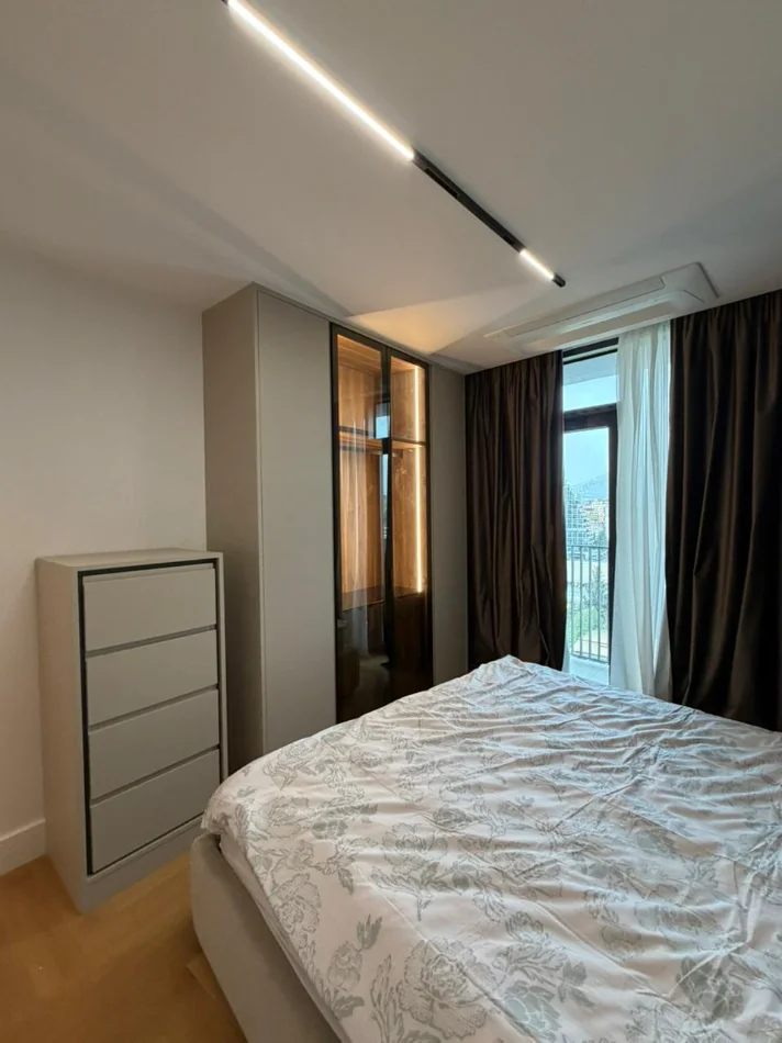 Tirane, jepet me qera apartament 2+1+Ballkon Kati 6, 116 m² 2.300 € (Lake View Residence)