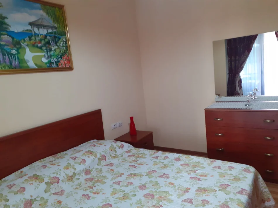 JEPET ME QIRA  APARTAMENT  1+1+POST PARKIMI   700 € (RRUGA E KOSOVAREVE)