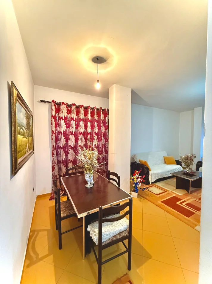Tirane, jepet me qera apartament 1+1+Ballkon Kati 3, 60 m² 450 € 