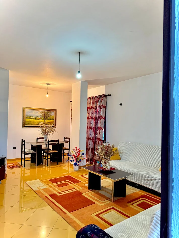 Tirane, jepet me qera apartament 1+1+Ballkon Kati 3, 60 m² 450 € 