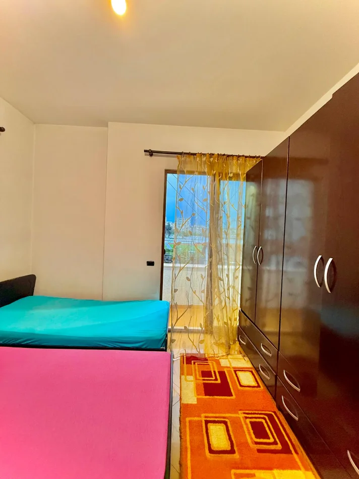 Tirane, jepet me qera apartament 1+1+Ballkon Kati 3, 60 m² 450 € 