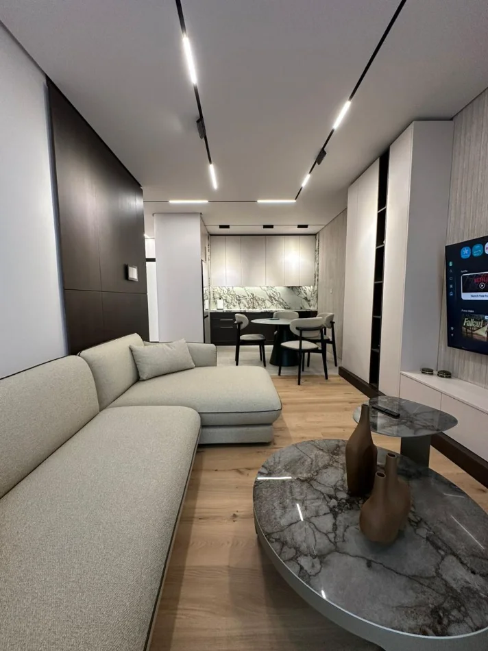 Tirane, jepet me qera apartament 1+1+Aneks+Ballkon Kati 13, 78 m² 1.000 € (Rruga Mine Peza)