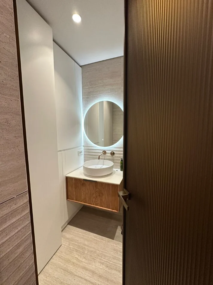 Tirane, jepet me qera apartament 1+1+Aneks+Ballkon Kati 13, 78 m² 1.000 € (Rruga Mine Peza)