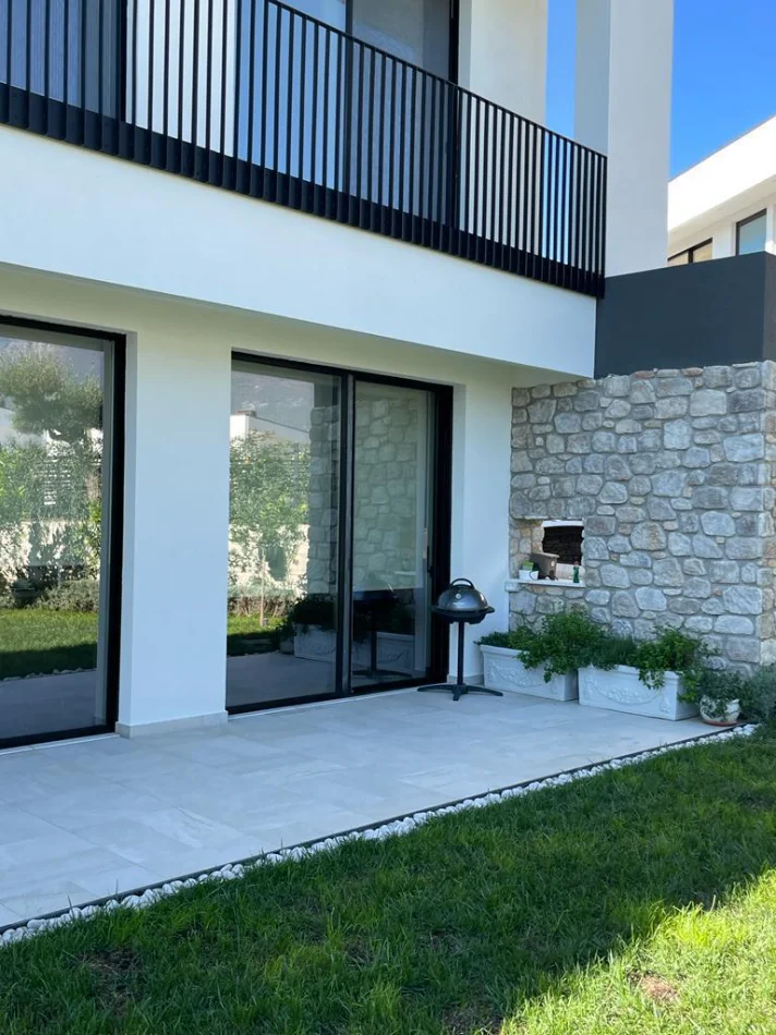 Tirane, jepet me qera Vile 2 Katshe , 500 m² 8.000 € (Farke)