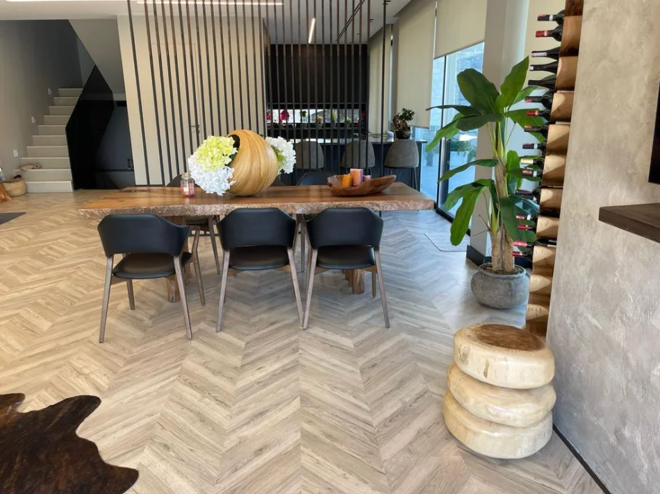 Tirane, jepet me qera Vile 3+1+Ballkon , 298 m² 8.001 € (Liqeni i Farkës)