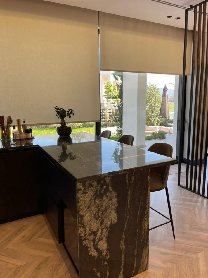 Tirane, jepet me qera Vile 3+1+Ballkon , 298 m² 8.001 € (Liqeni i Farkës)