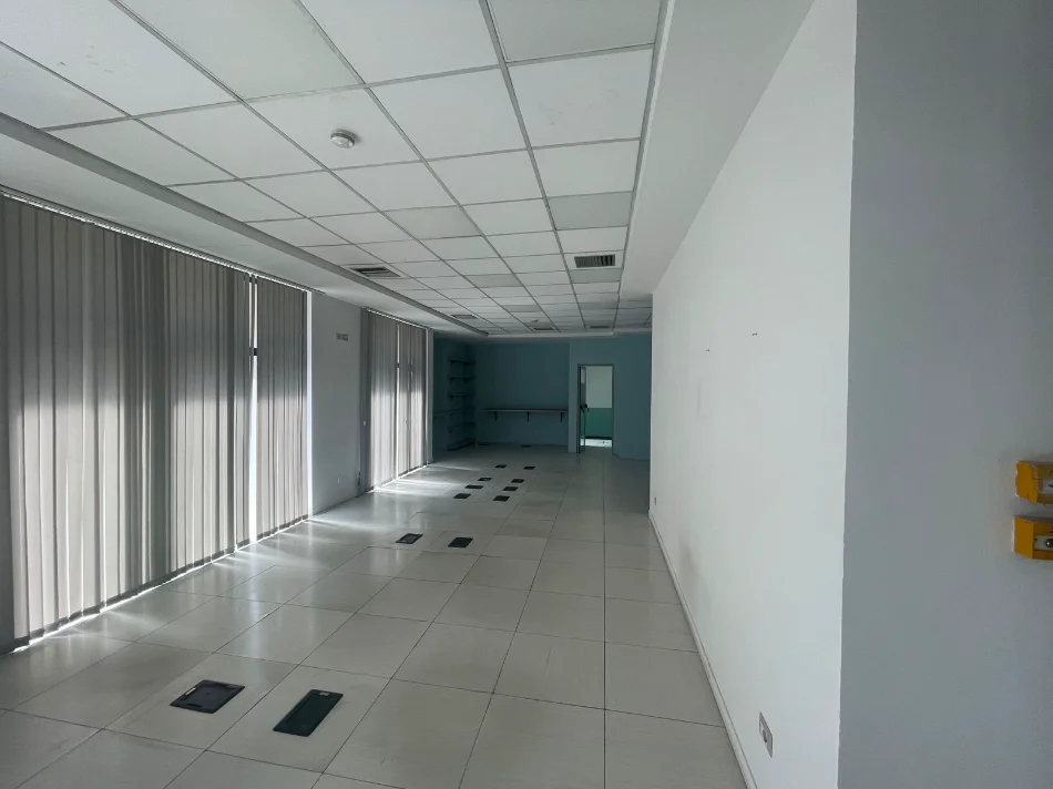 Tirane, jepet me qera ambjent biznesi Kati 1, 850 m² 10.000 € (Rruga e Kavajes)