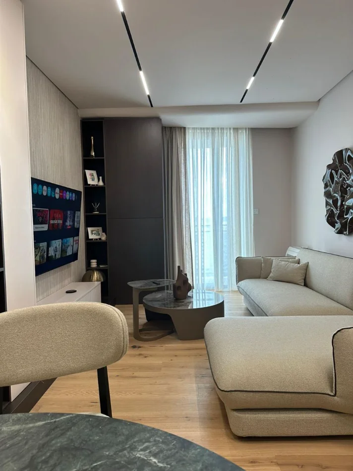 jepet me qera apartament 1+1+Ballkon Kati 13, 78 m² 1.000 € (Golden Tower, Mine Peza)