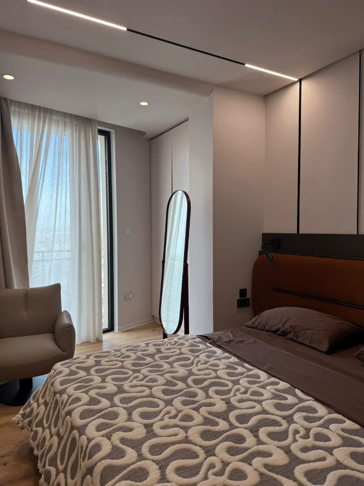 Tirane, jepet me qera apartament 1+1+Ballkon Kati 13, 78 m² 1.000 € (Mine Peza Residence)