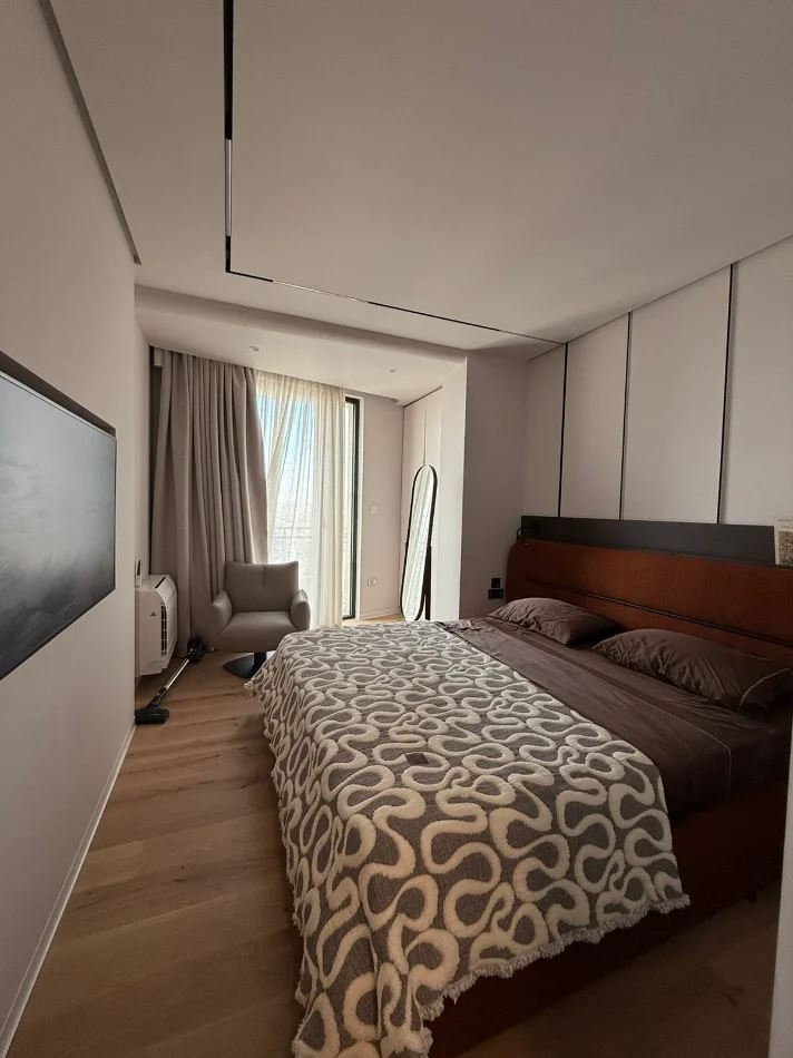 jepet me qera apartament 1+1+Ballkon Kati 13, 78 m² 1.000 € (Golden Tower, Mine Peza)