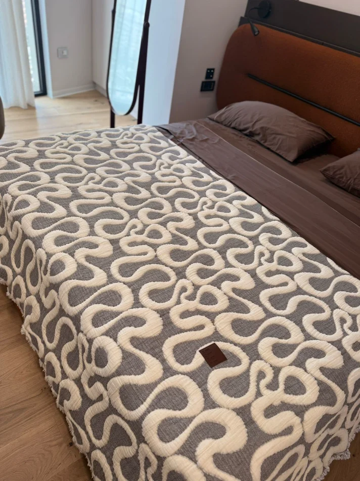 jepet me qera apartament 1+1+Ballkon Kati 13, 78 m² 1.000 € (Golden Tower, Mine Peza)