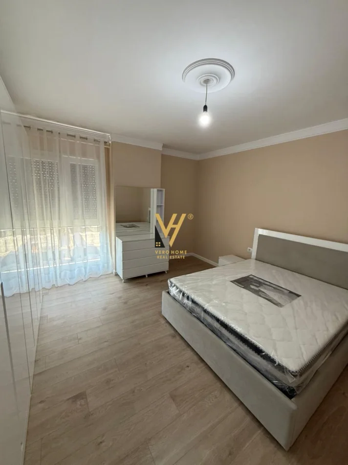 Tirane, jepet me qera apartament 2+1+Ballkon Kati 3, 100 m² 520 € (PASKUQAN)