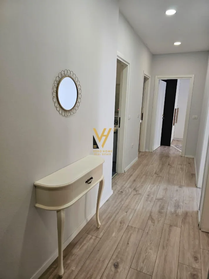 Tirane, jepet me qera apartament 2+1+Ballkon Kati 3, 120 m² 800 € (LIQENI I THATE)