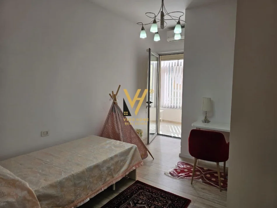 Tirane, jepet me qera apartament 2+1+Ballkon Kati 3, 120 m² 800 € (LIQENI I THATE)