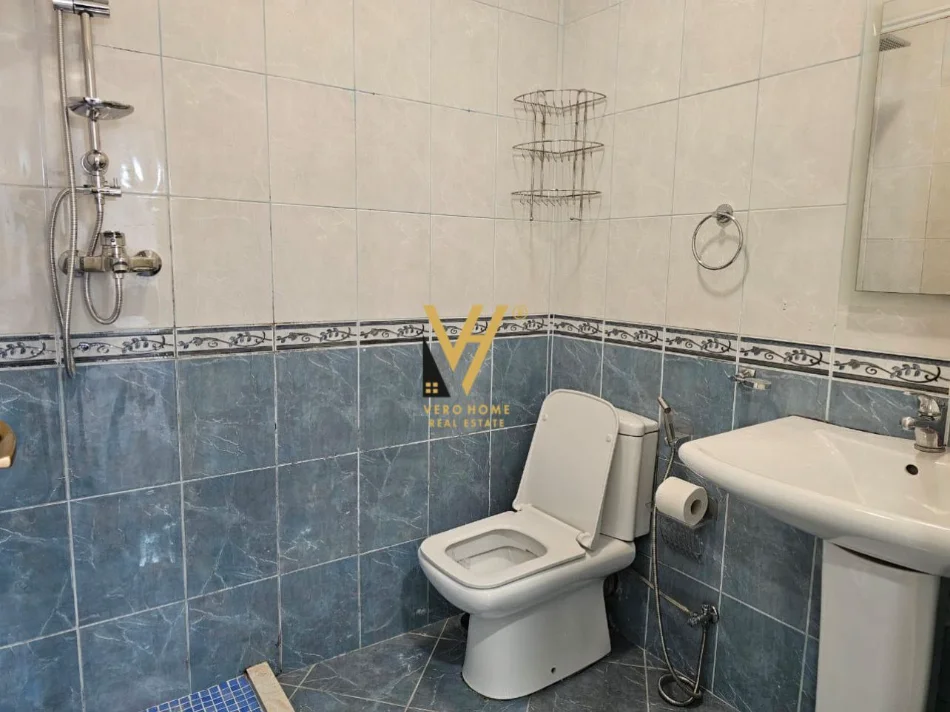 Tirane, jepet me qera apartament 2+1+Ballkon Kati 3, 120 m² 800 € (LIQENI I THATE)