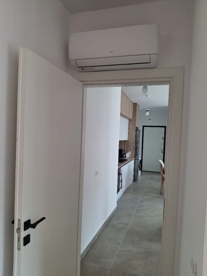 Tirane, jepet me qera apartament 2+1+Ballkon Kati 6, 650 € (Porcelan)