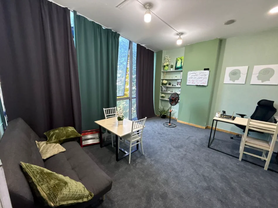 Tirane, shitet ambjent biznesi Kati 2, 38 m² 65.000 € (Xhamllik)