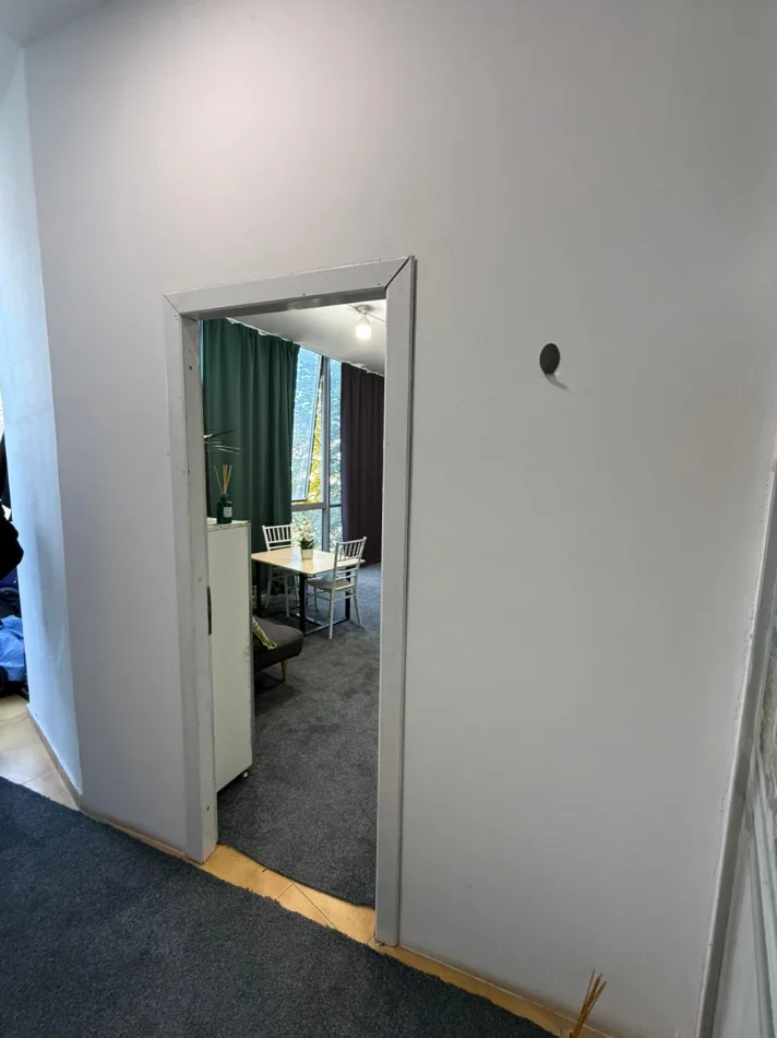 Tirane, shitet ambjent biznesi Kati 2, 38 m² 65.000 € (Xhamllik)