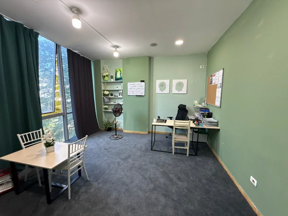 Tirane, shitet ambjent biznesi Kati 2, 38 m² 65.000 € (Xhamllik)