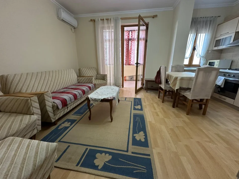 Tirane, jepet me qera apartament 2+1 , 100 m² 650 € (Tek Prokuroria (Brrakë))
