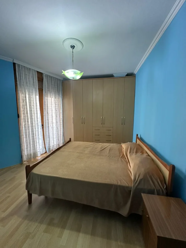 Tirane, jepet me qera apartament 2+1 , 100 m² 650 € (Tek Prokuroria (Brrakë))