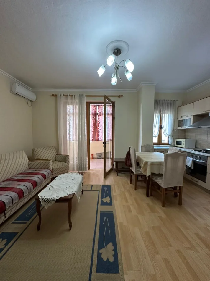 Tirane, jepet me qera apartament 2+1 , 100 m² 650 € (Tek Prokuroria (Brrakë))