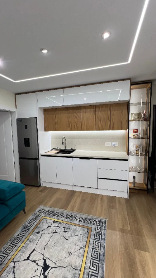Tirane, jepet me qera apartament 2+1 , 100 m² 650 € (Fusha e Aviacionit)