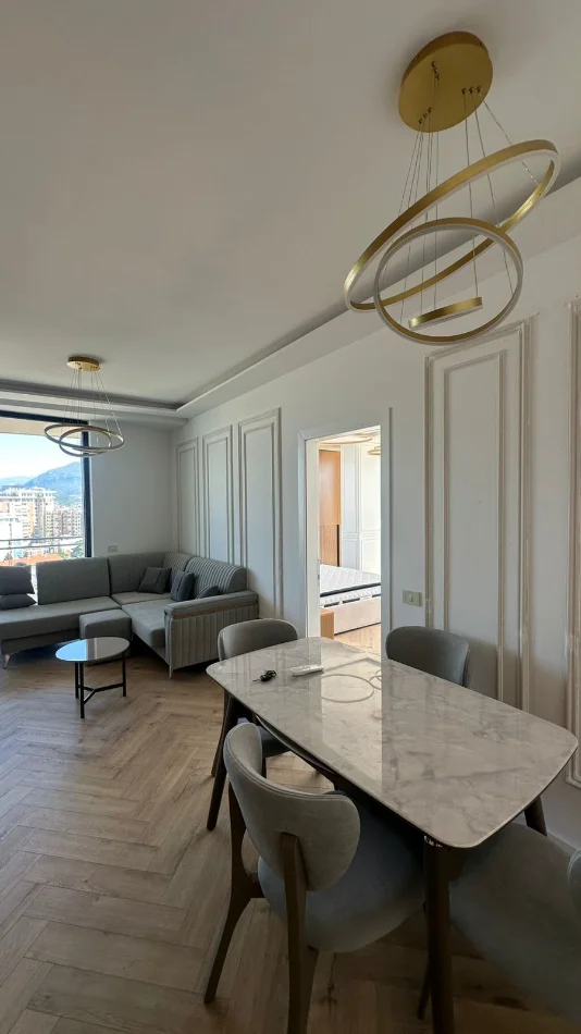 Tirane, jepet me qera apartament 2+1 Kati 11, 111 m² 1.300 € (Mine Peza)