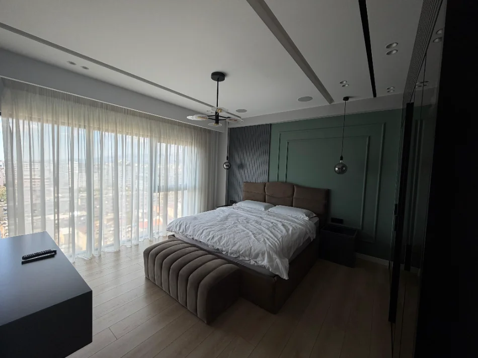 Tirane, jepet me qera apartament duplex Dublex Kati 9, 240 m² 3.500 € (Square 21)