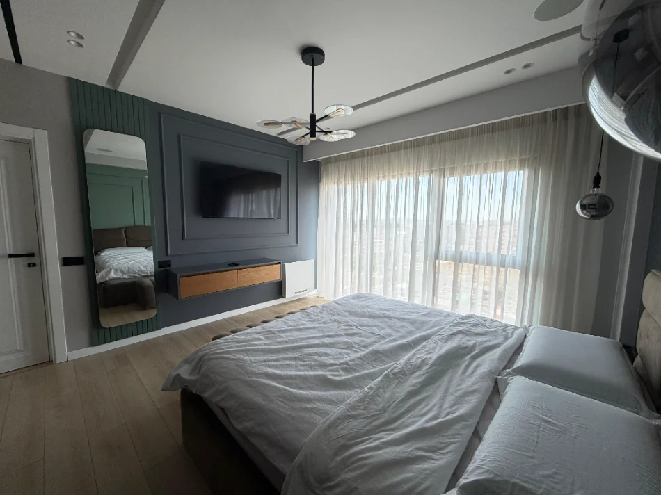 Tirane, jepet me qera apartament duplex Dublex Kati 9, 240 m² 3.500 € (Square 21)