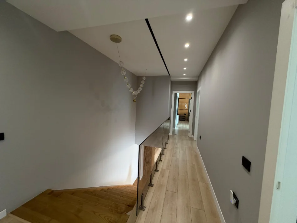 Tirane, jepet me qera apartament duplex Dublex Kati 9, 240 m² 3.500 € (Square 21)