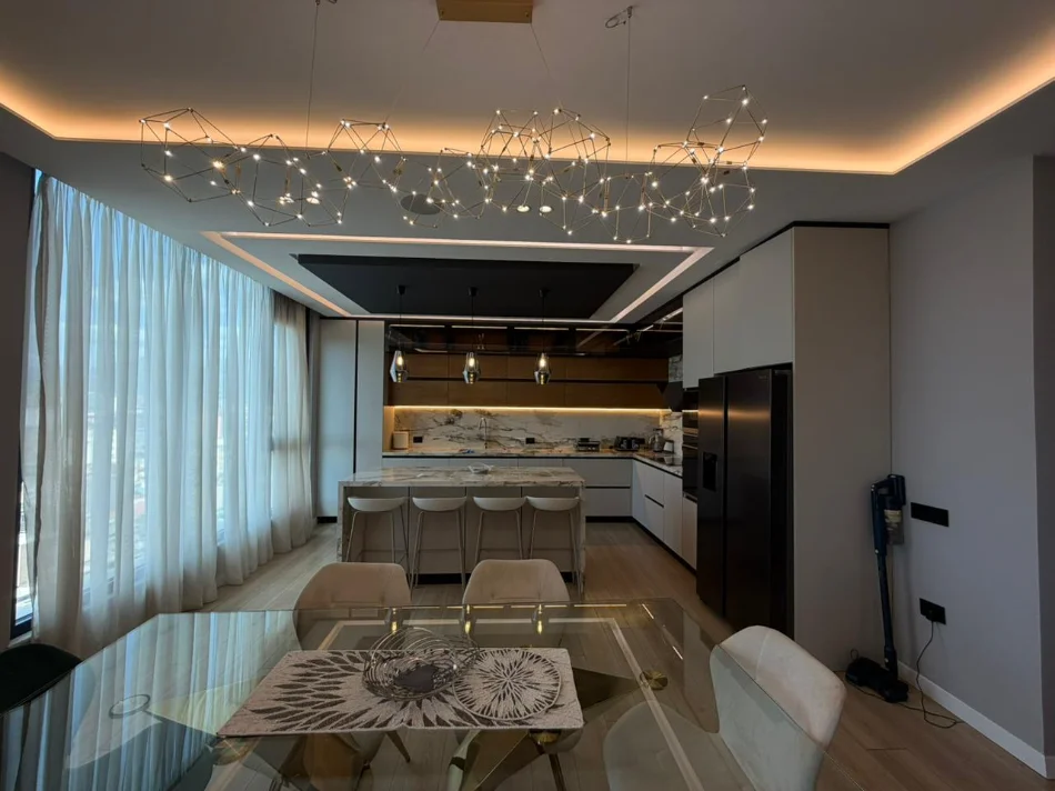 Tirane, jepet me qera apartament duplex 2 Katshe Kati 10, 220 m² 3.500 € (Rruga e Kavajes)