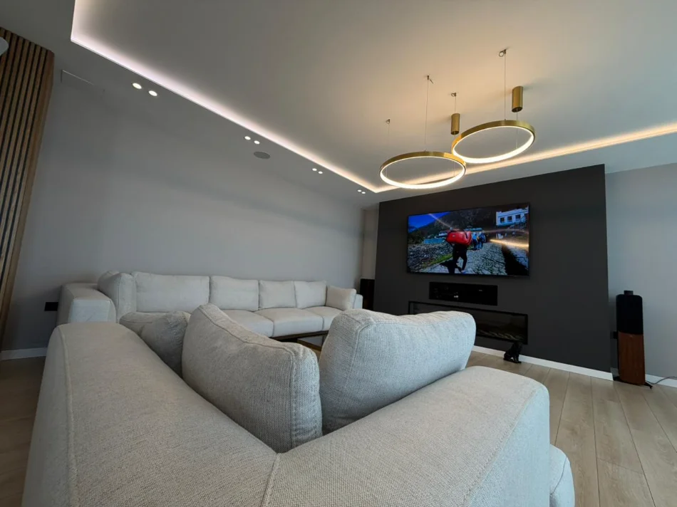 Tirane, jepet me qera apartament duplex 2 Katshe Kati 10, 220 m² 3.500 € (Rruga e Kavajes)