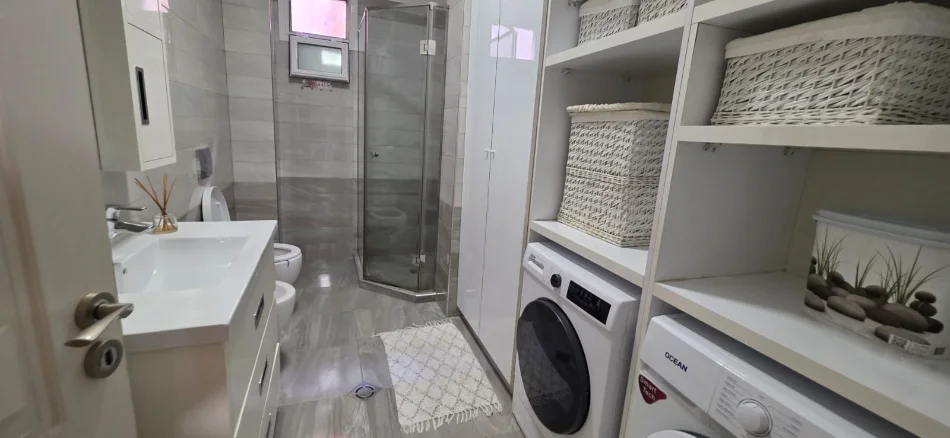 Tirane, jepet me qera apartament 2+1+Ballkon Kati 4, 87 m² 700 € (Liqeni Artificial)
