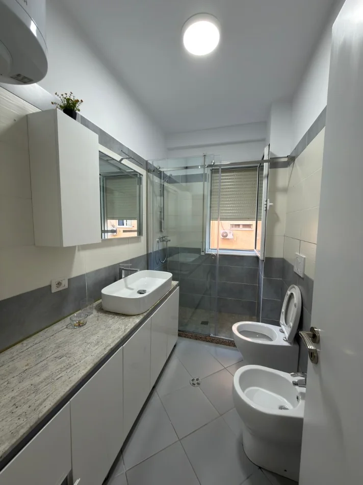 Tirane, jepet me qera apartament 2+1 Kati 3, 90 m² 850 € (Kodra e Diellit)