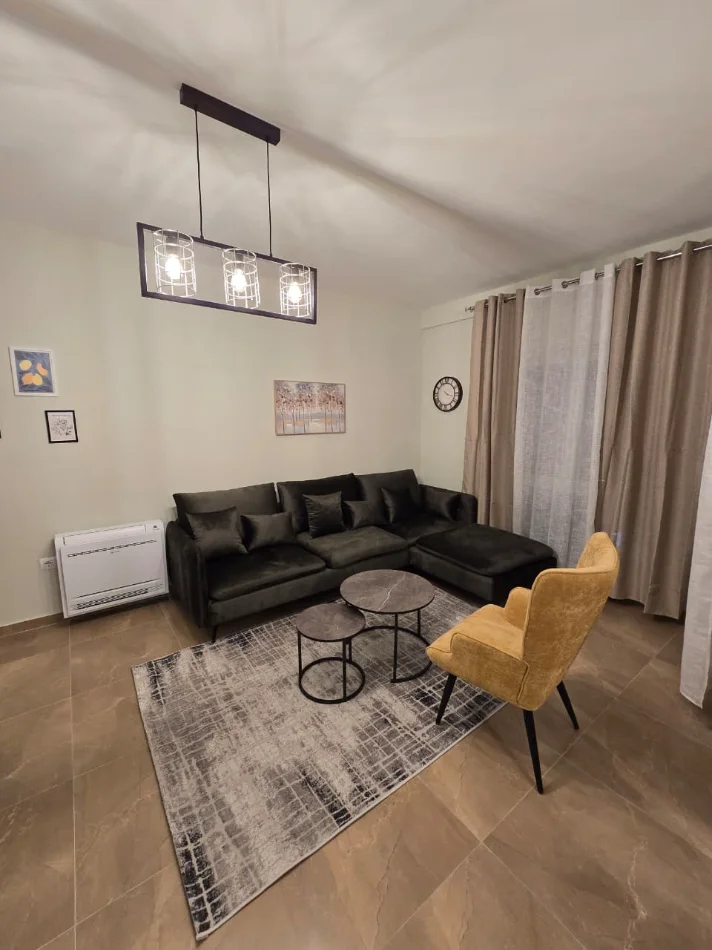 Tirane, jepet me qera apartament 2+1 Kati 8, 100 m² 850 € (Zogu i Zi)