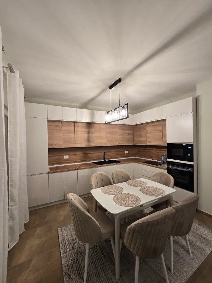 Tirane, jepet me qera apartament 2+1 Kati 8, 100 m² 850 € (Zogu i Zi)