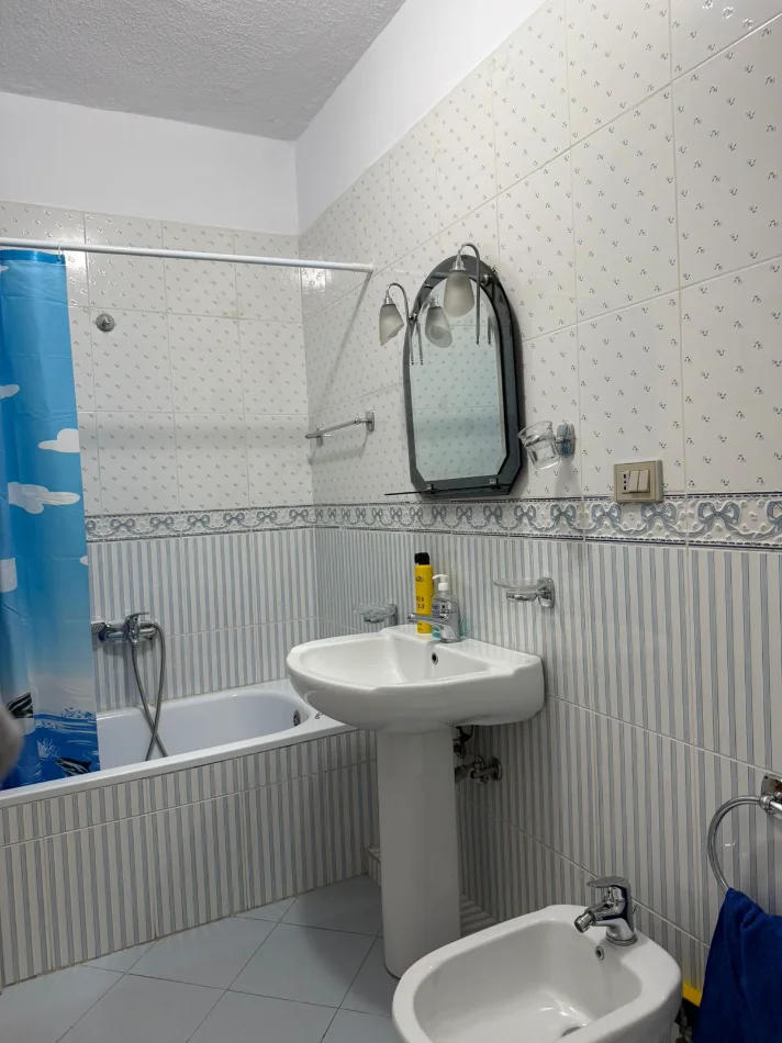 Tirane, jepet me qera apartament 2+1+Ballkon Kati 7, 92 m² 700 € (Rruga e Kosovarëve)