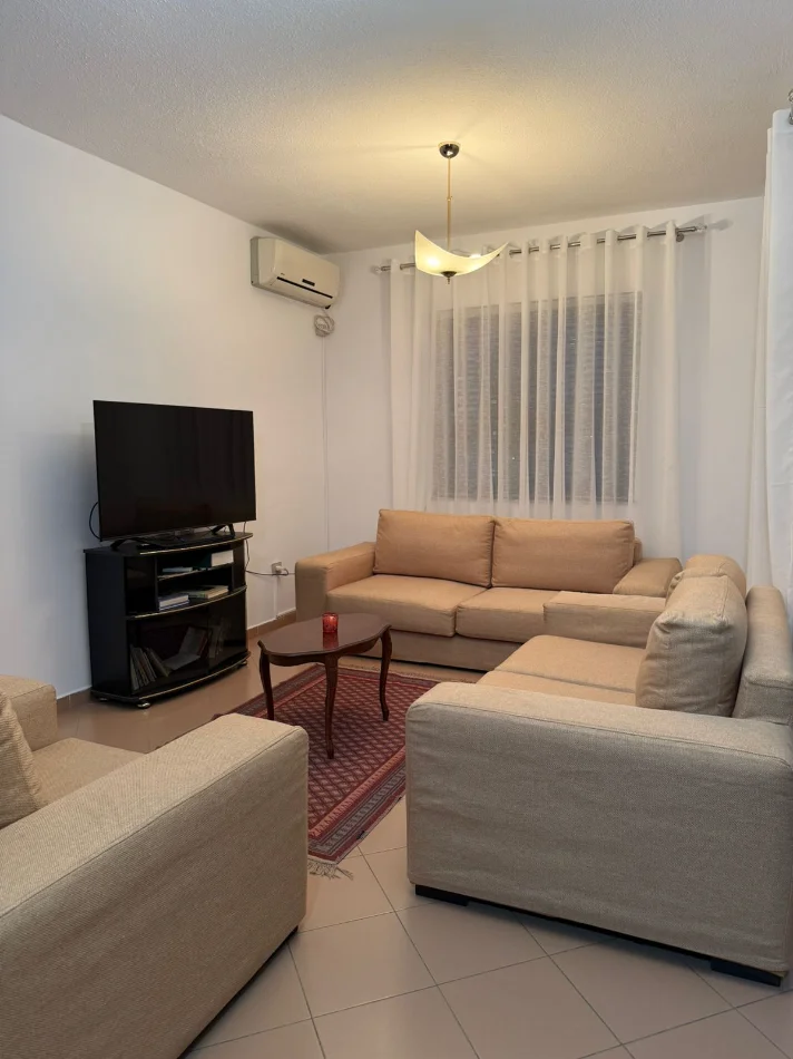Tirane, jepet me qera apartament 2+1+Ballkon Kati 7, 92 m² 700 € (Rruga e Kosovarëve)