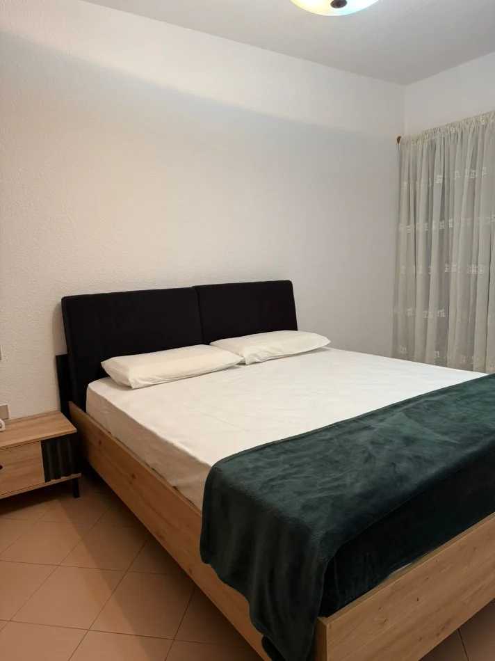 Tirane, jepet me qera apartament 2+1+Ballkon Kati 7, 92 m² 700 € (Rruga e Kosovarëve)