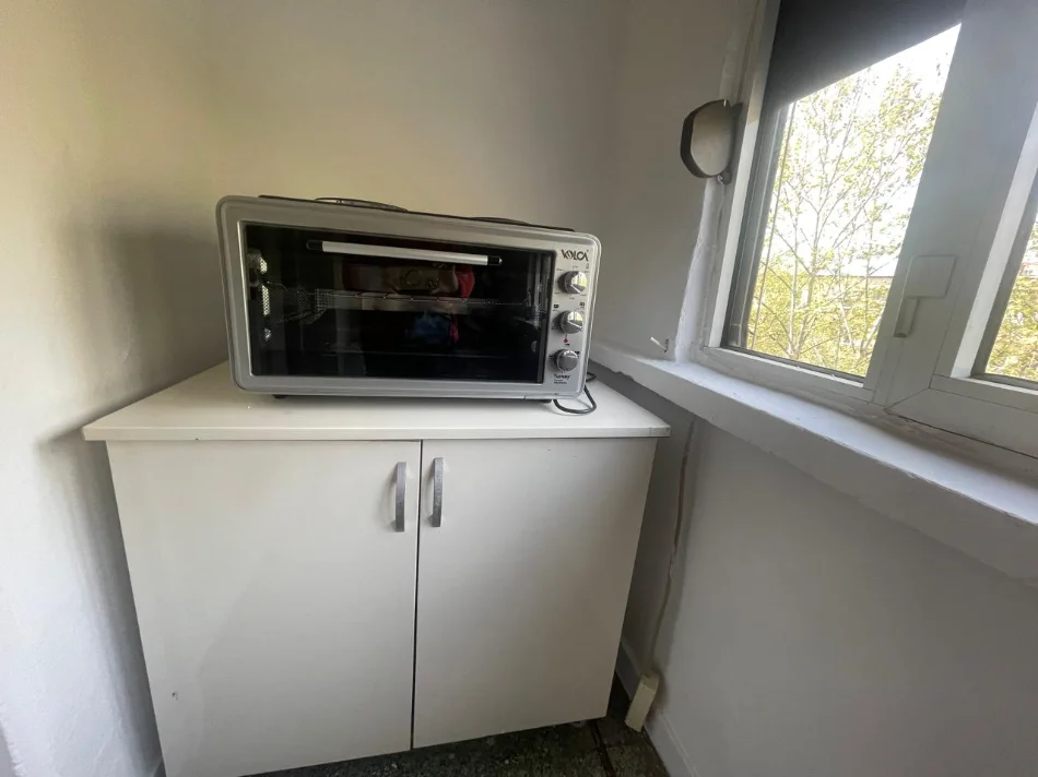 Tirane, jepet me qera apartament 2+1 Kati 4, 75 m² 450 € (Rruga Ferit Xhajko)